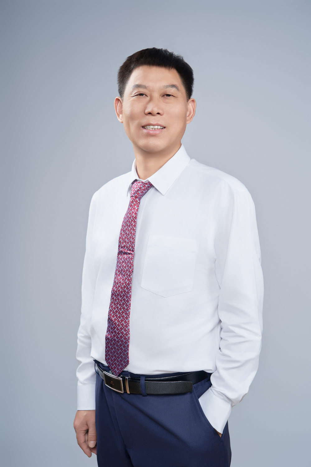 张性海，中共党员，硕士研究生学历，中学正高级教师，广州市优秀教师，广州市名师工作室主持人，广东省骨干教师，华南师范大学教育类硕士生导师、广州大学教育类硕士生导师，广东省物理协会理事，广州市中学物理教学研究会理事，广州市物理中心组成员，广州大学——广州市教育局创新实验区兼职教师，广州市南沙区教育发展中心兼职教师，广州市高三尖子