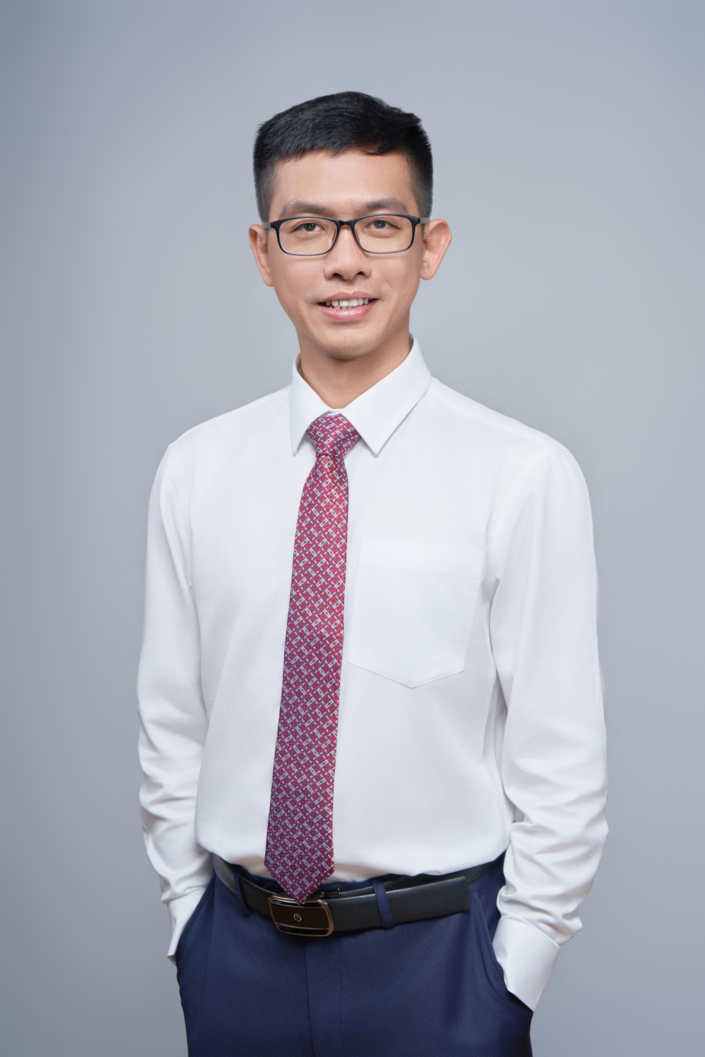 吴俊，中学物理高级教师，中共党员，硕士研究生。广州市优秀教师，曾获得广州市物理教师教学能力比赛一等奖。发表省级以上刊物论文4篇，主持或参与多项省市教育科研课题研究。