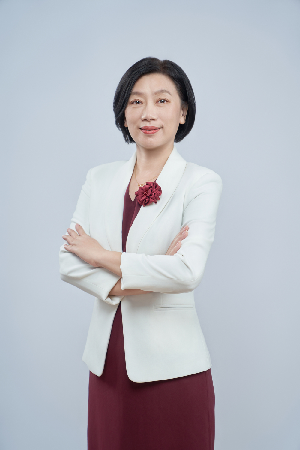 彭静，中学数学高级教师，市数学中心组成员，市优秀教师，市优秀班主任，广州大学优秀共产党员，学校十佳教师。