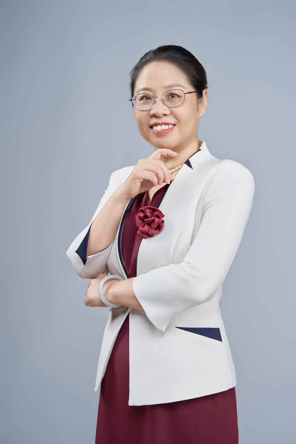潘原兰，中学生物高级教师，本科学历学士学位。广州市优秀教师，曾多次获得广州市高考突出贡献奖。