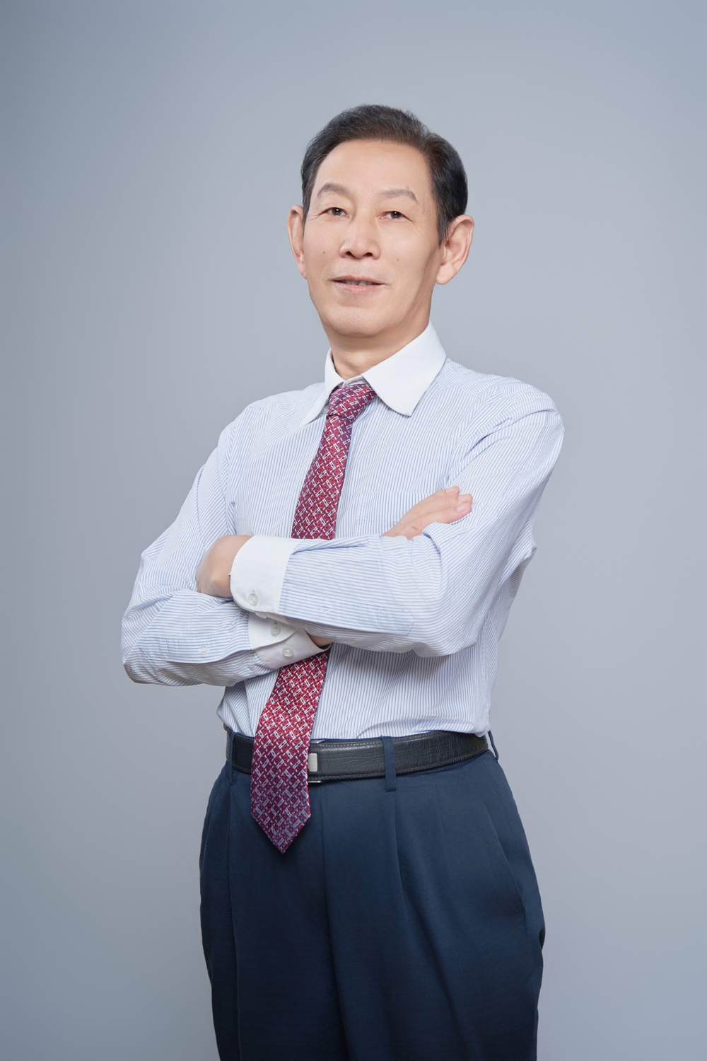 翁新业，中学数学高级教师，广州市优秀教师，广州民办教育优秀校长，广附十佳教师、十佳班主任