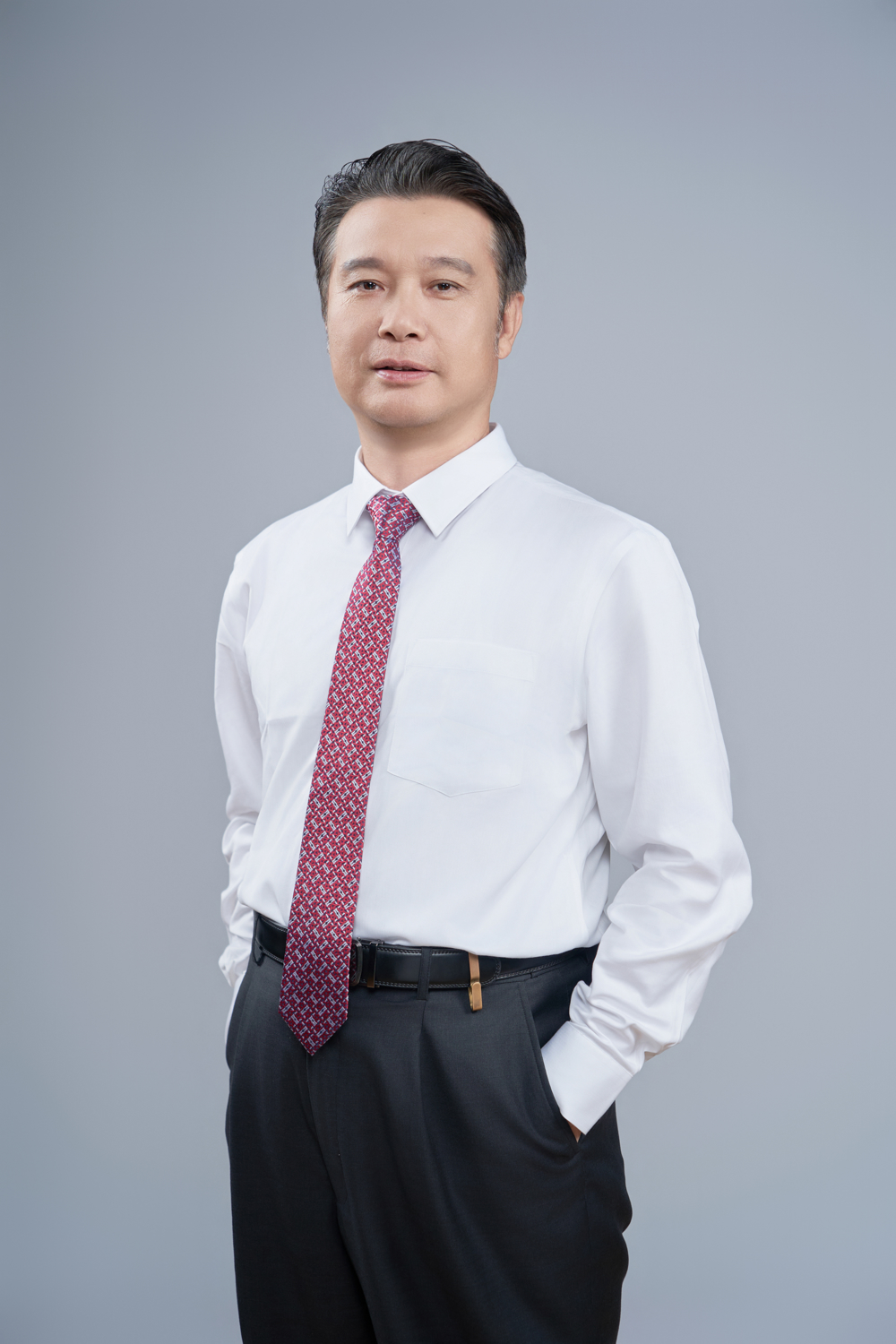 肖毅，广州市民办学校优秀校长，广州市优秀教师，广大附中骨干教师、优秀班主任。