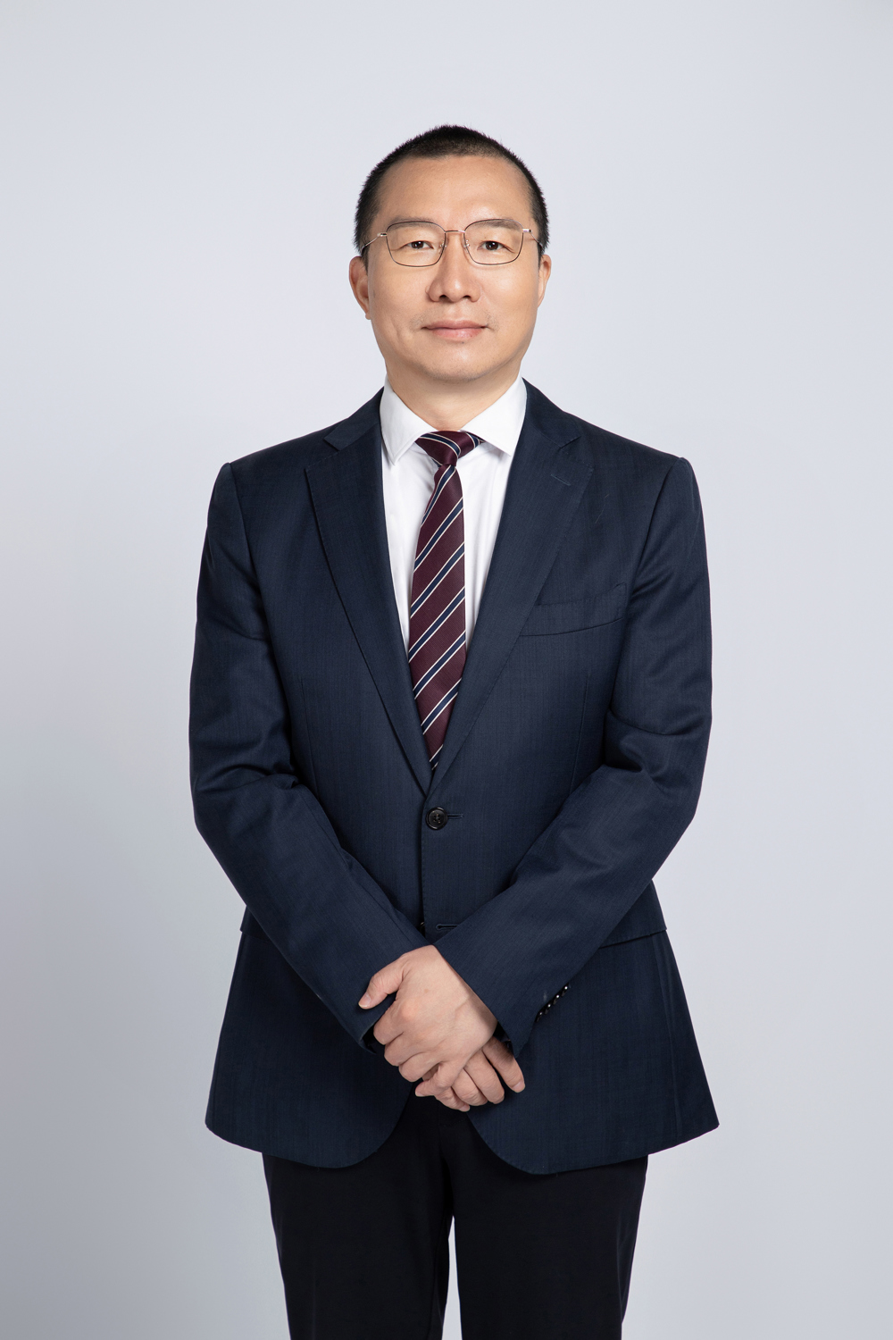 周建国，中学政治高级教师，广东省骨干教师，广州市优秀教师，广州大学硕士研究生指导教师，广州市教研院高考政治研究组成员，华南师大政治与行政学院师资培训指导老师。