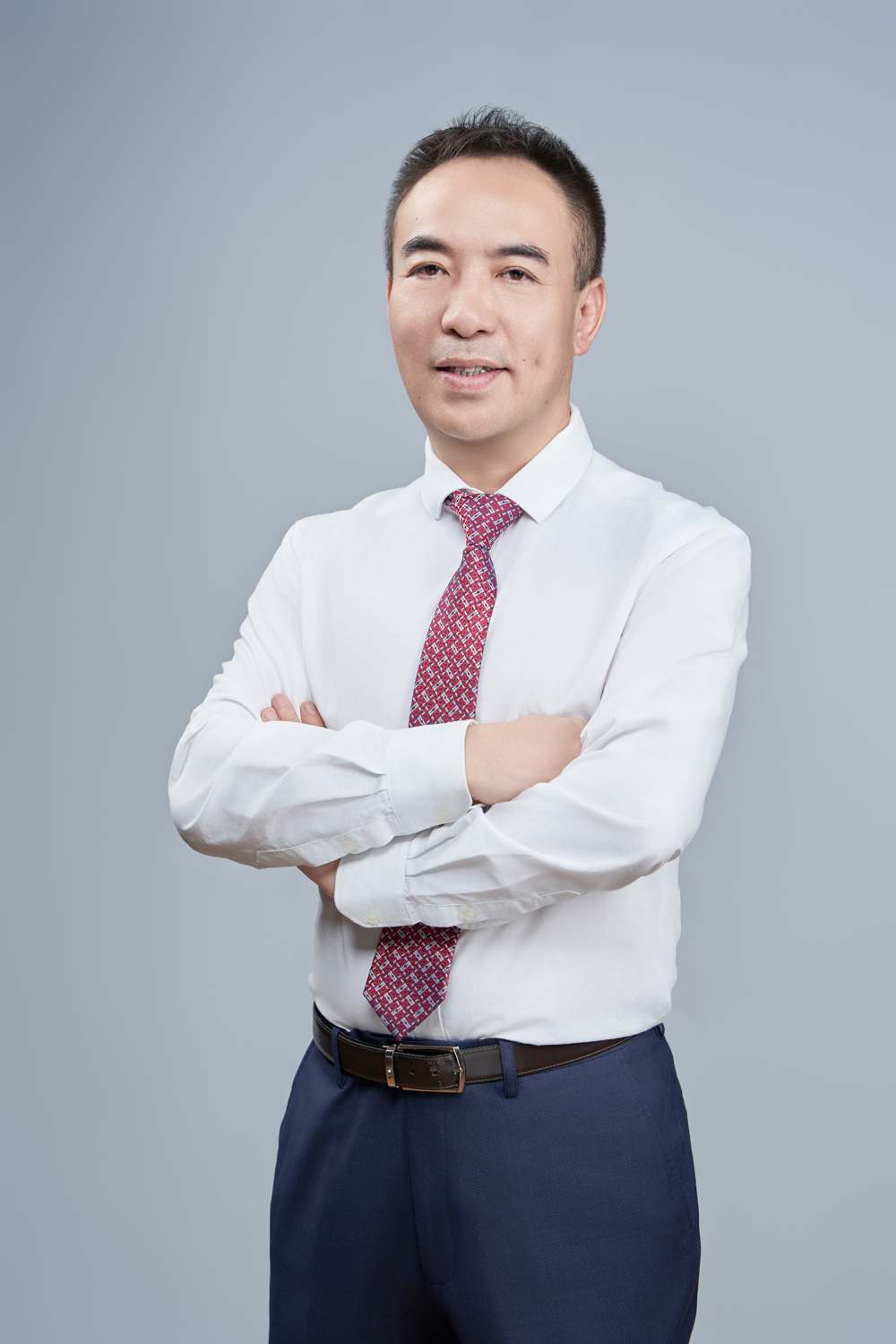 李烜，中学高级化学教师，广州市优秀班主任，广州市名班主任，学校十佳教师。