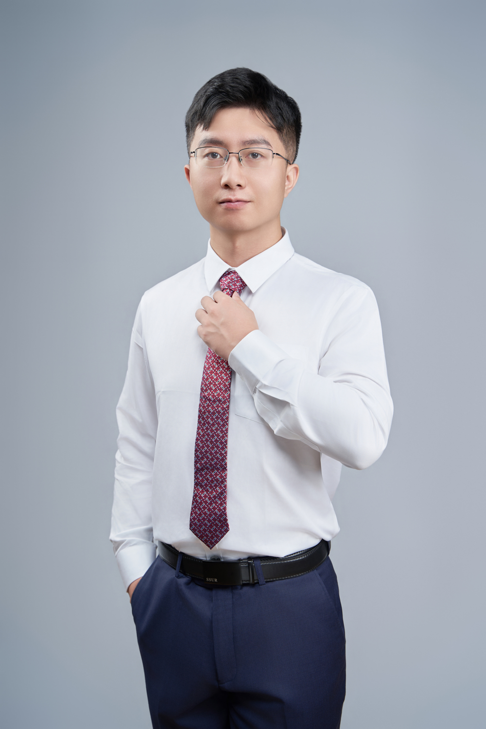 储德钊，中学二级教师，清华大学理学学士。广州市化学竞赛中心组成员，辅导学生参加全国高中生化学竞赛获省级一等奖十余人次。