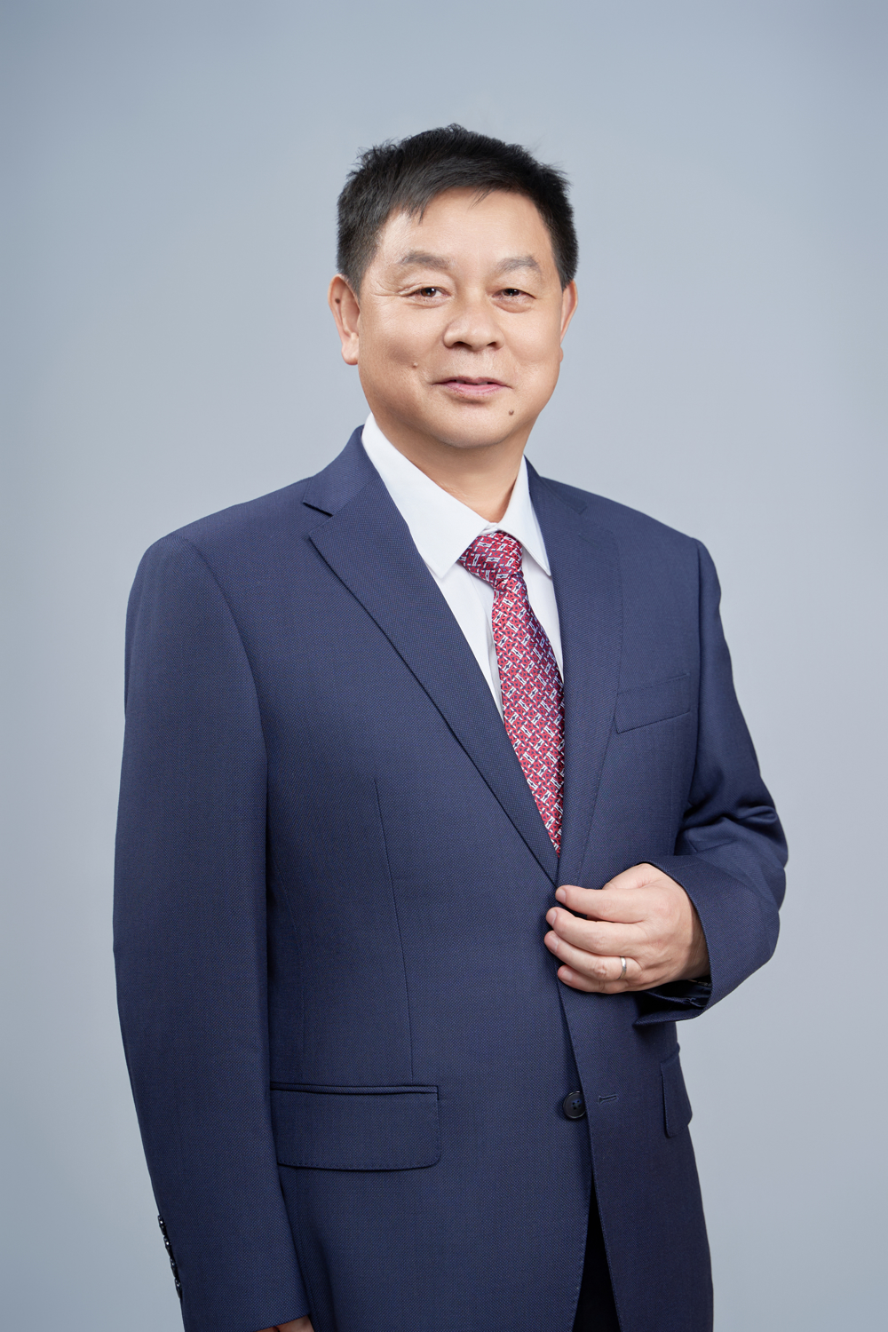史德武，中学政治高级教师，省优秀中学思想政治教师，广州市优秀中小学班主任，广州市优秀教师。