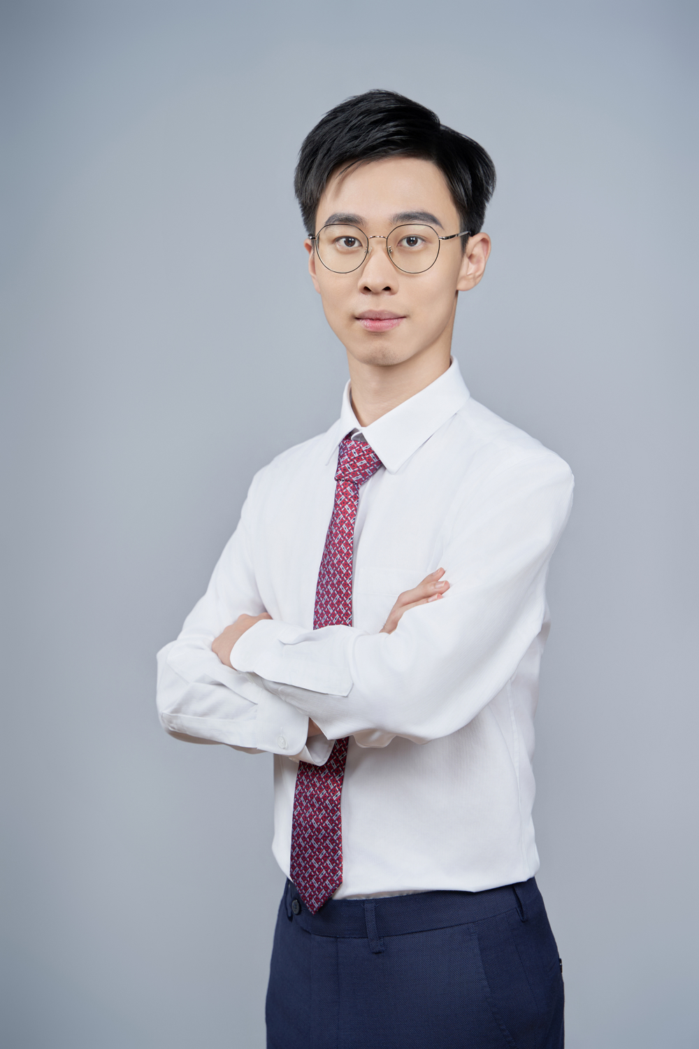 曾德明，中学二级教师，共青团员，本科学士学历学位，NOI 金牌指导教师，曾获得 CCF NOI 计算机程序设计片段教学比赛二等奖、广东省青少年信息学竞赛突出贡献奖、广东省青少年信息学竞赛先进个人奖。主持参与萌芽课题1项。