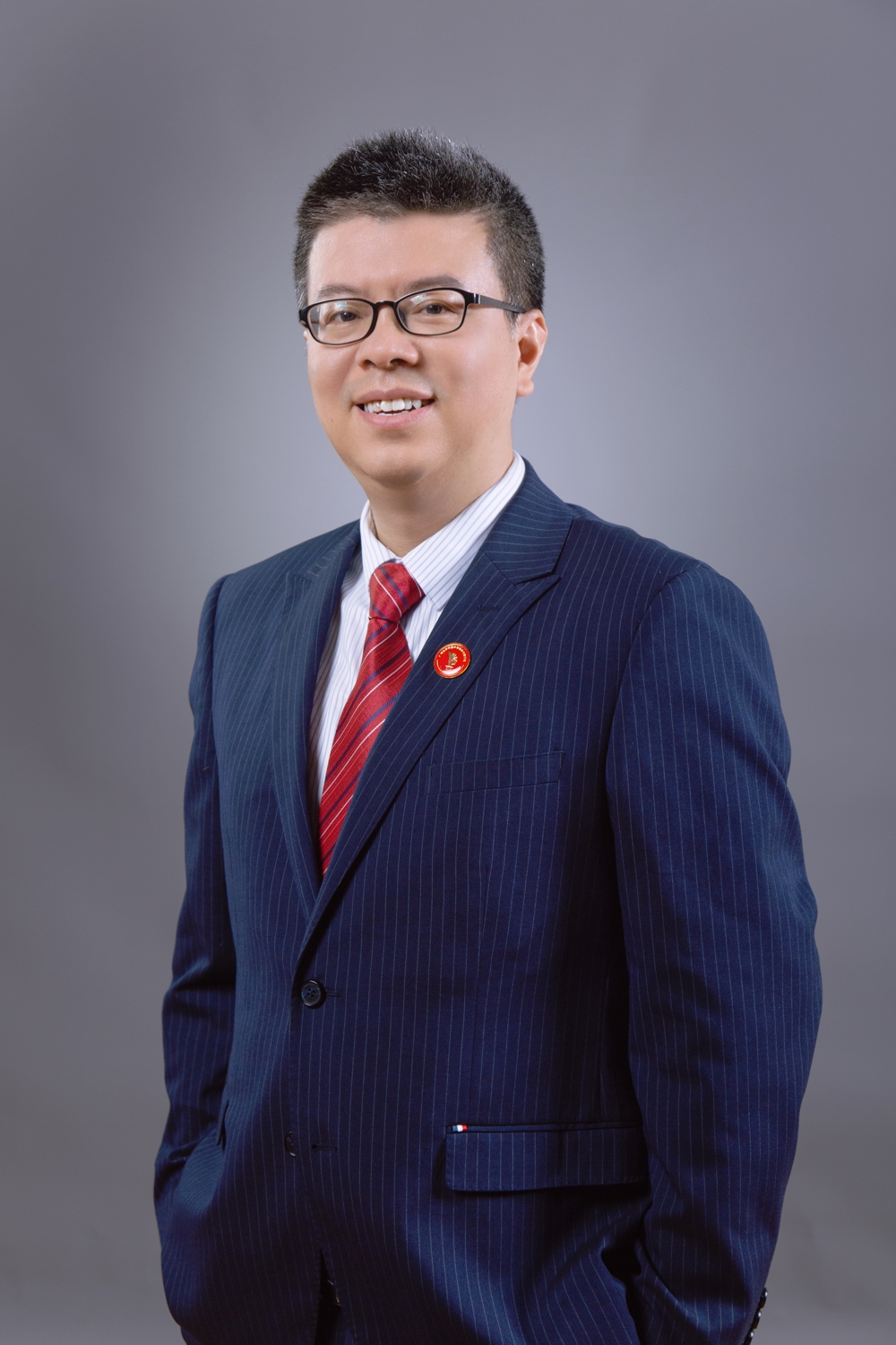 刘义琼，华南师范大学硕士，广州市优秀班主任，广东省高中历史教师骨干班优秀学员，荣获“广大附中高考突出贡献奖”。