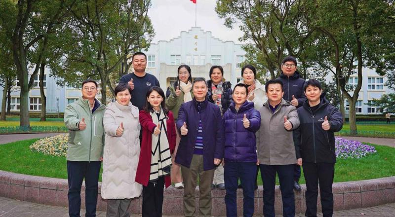 我校赴沪学习，在交流中攀登