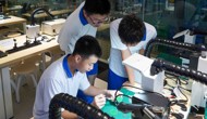 【广州日报新花城】在中学校园里体验芯片制造 广大附中“AI未来·少年科学院”正式启用 