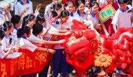 【广东广播电视台】广东：师生共筑“祝福长城” 护航高考征程